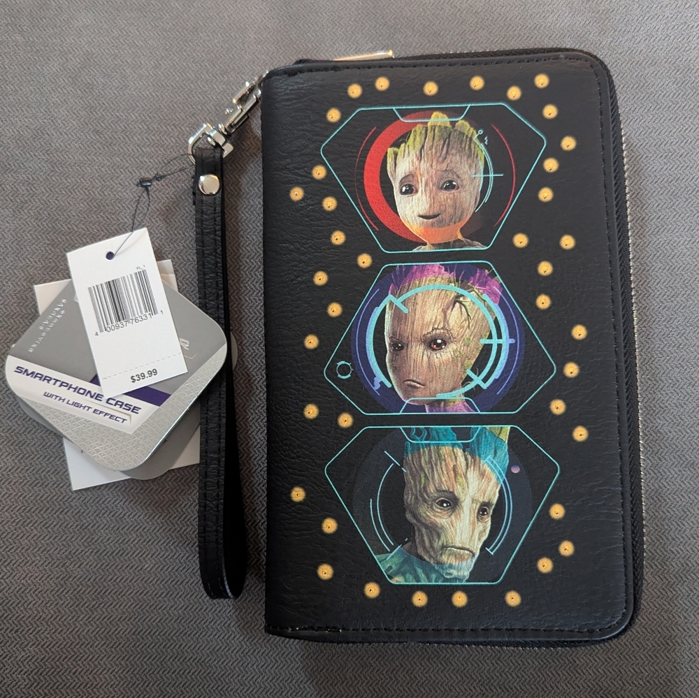 Disney Parks Guardians Of The Galaxy I Am Groot Light Up Wristlet Phone Case NWT